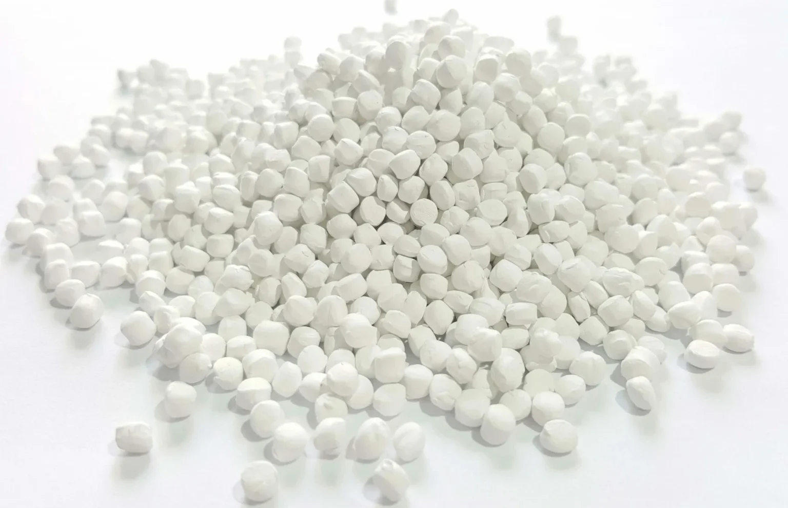 Common White Plastic Masterbatch Problems and Solutions - Huashuo Plastic